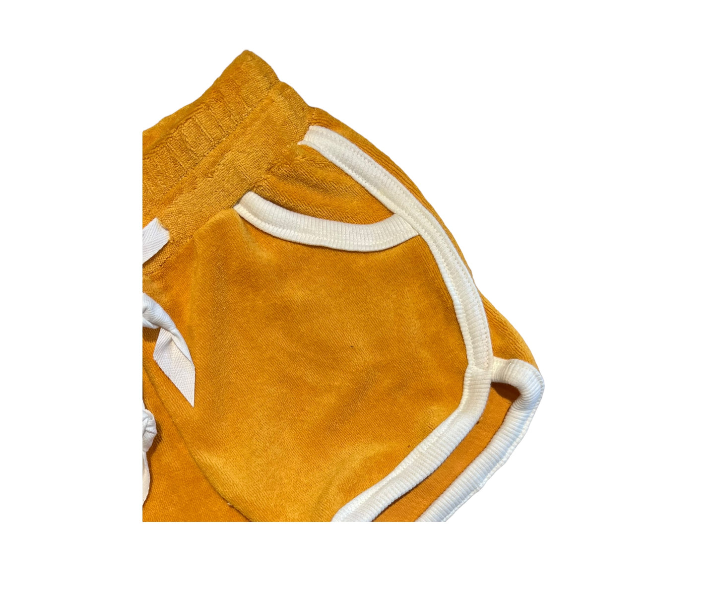 Sponsen Short 7 jaar okergeel