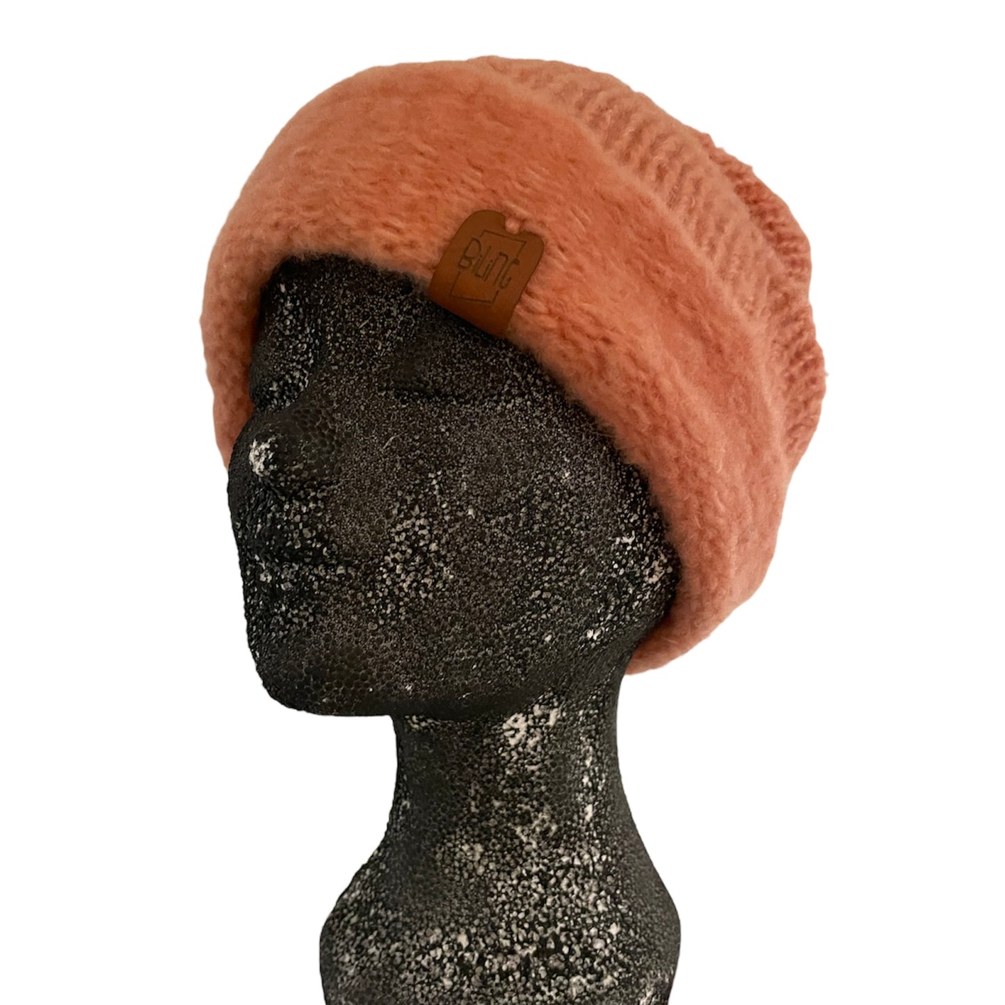 Zalmroze beanie uit stock