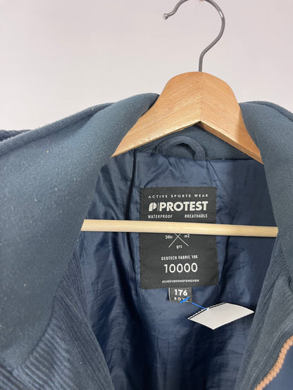 Protest 16 jaar