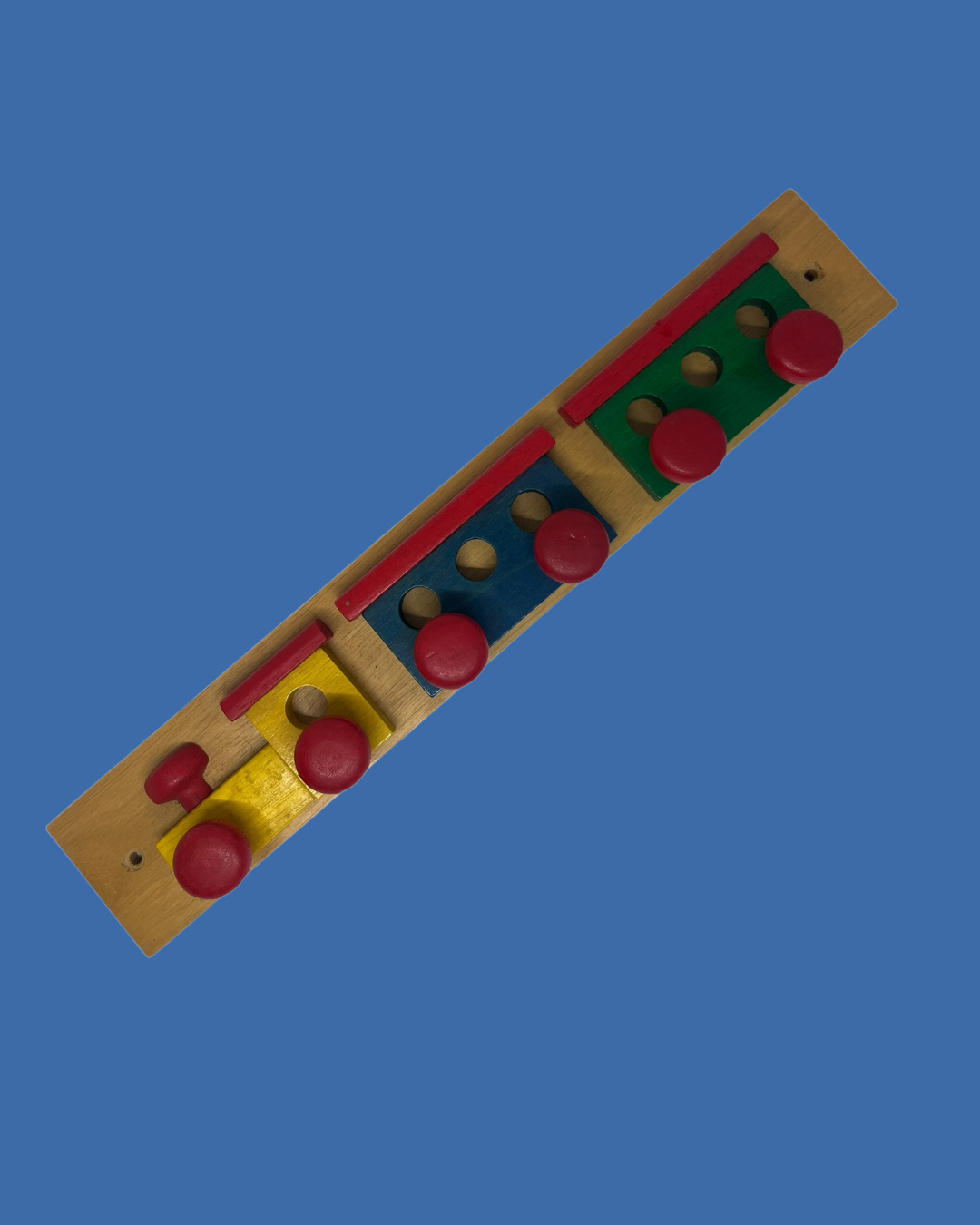 Houten kapstok met een treintje