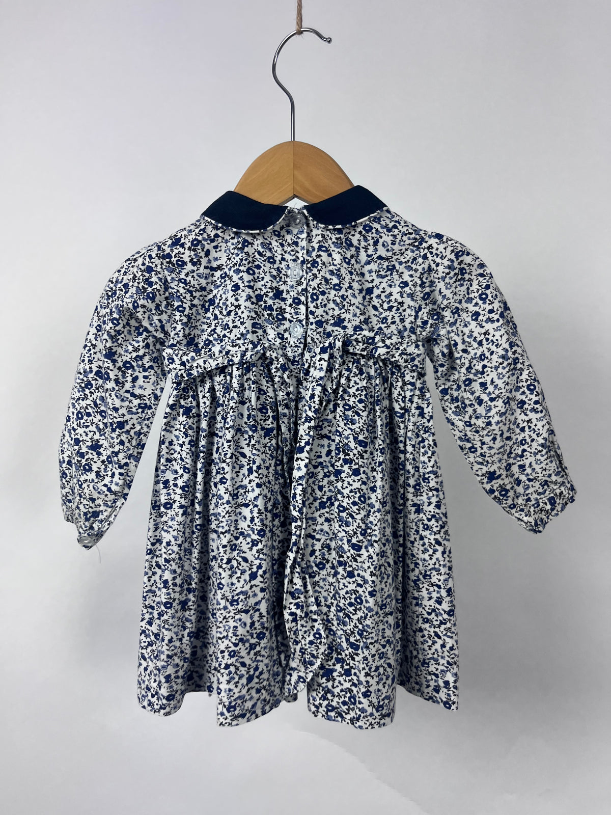 Blauw gebloemd kleedje