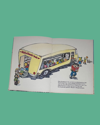 "Oskar, het moppenmonster"/Vivian verhuist naar Sesamstraat" Sesamstraat boek