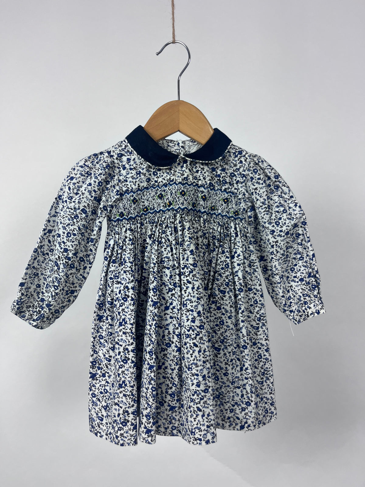 Blauw gebloemd kleedje