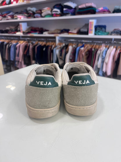 Veja maat 33