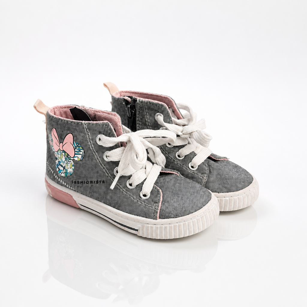 Minni Mouse maat 25