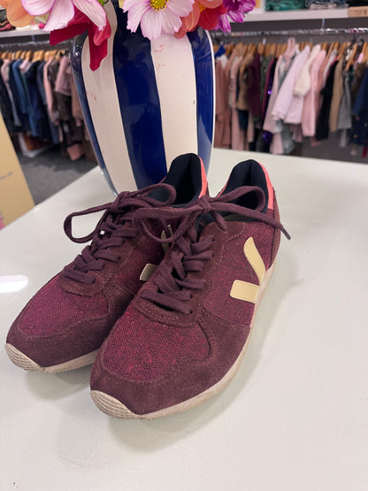 Veja maat 38