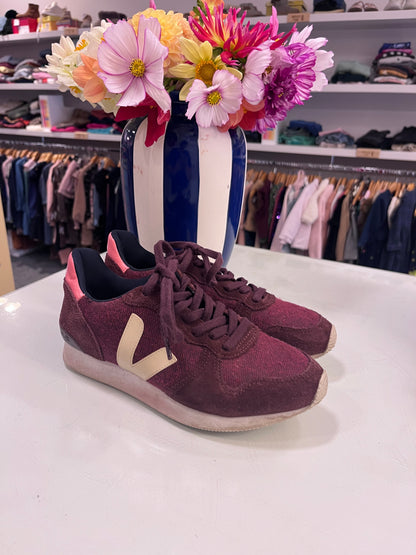 Veja maat 38