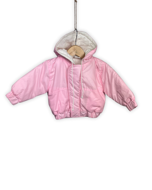 Roze winterjasje met geborduurd huisje 6maand