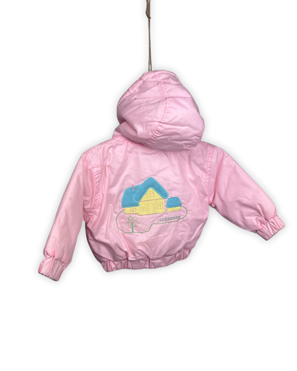 Roze winterjasje met geborduurd huisje 6maand