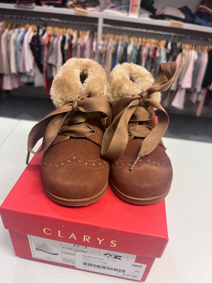 Clarys maat 25