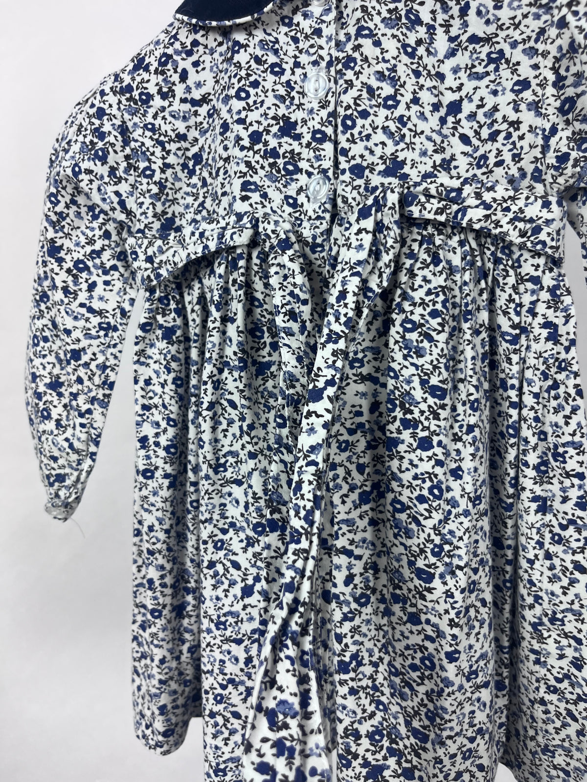 Blauw gebloemd kleedje