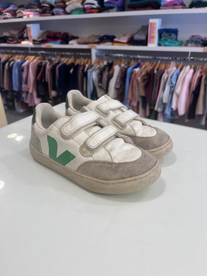 Veja maat 33