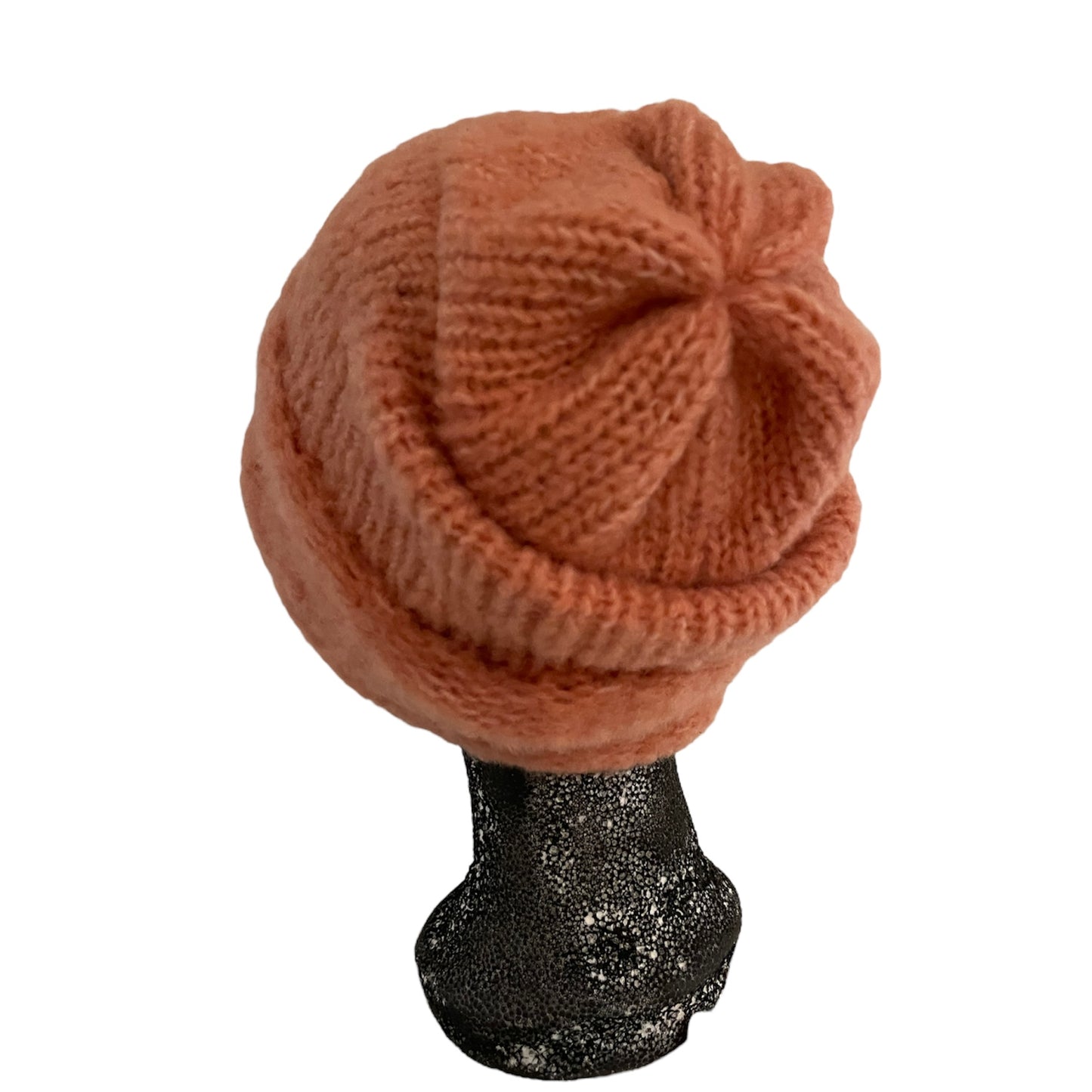 Zalmroze beanie   uit stock